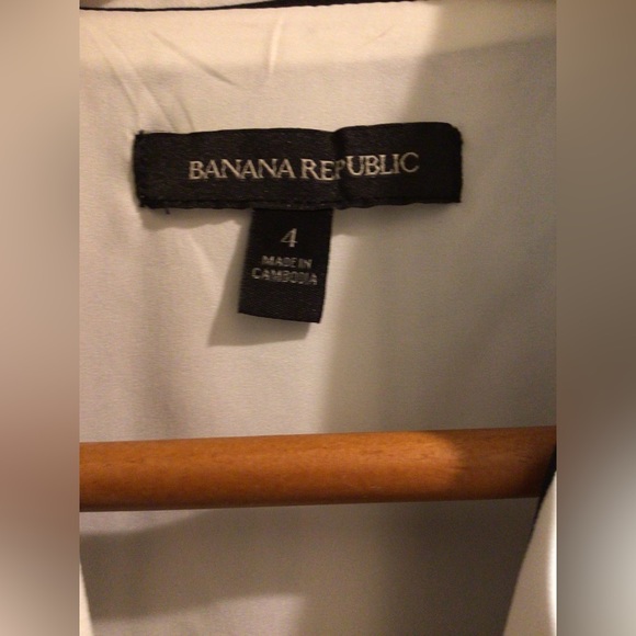 Banana Republic brand new without tags long button down dress. Size 4 - Picture 10 of 12